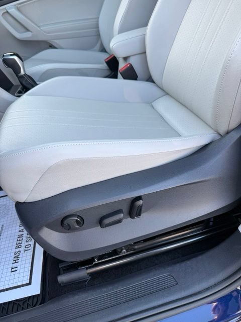 Used 2024 Volkswagen Tiguan SE w/ Panoramic Sunroof Package AWD/4WD image 10