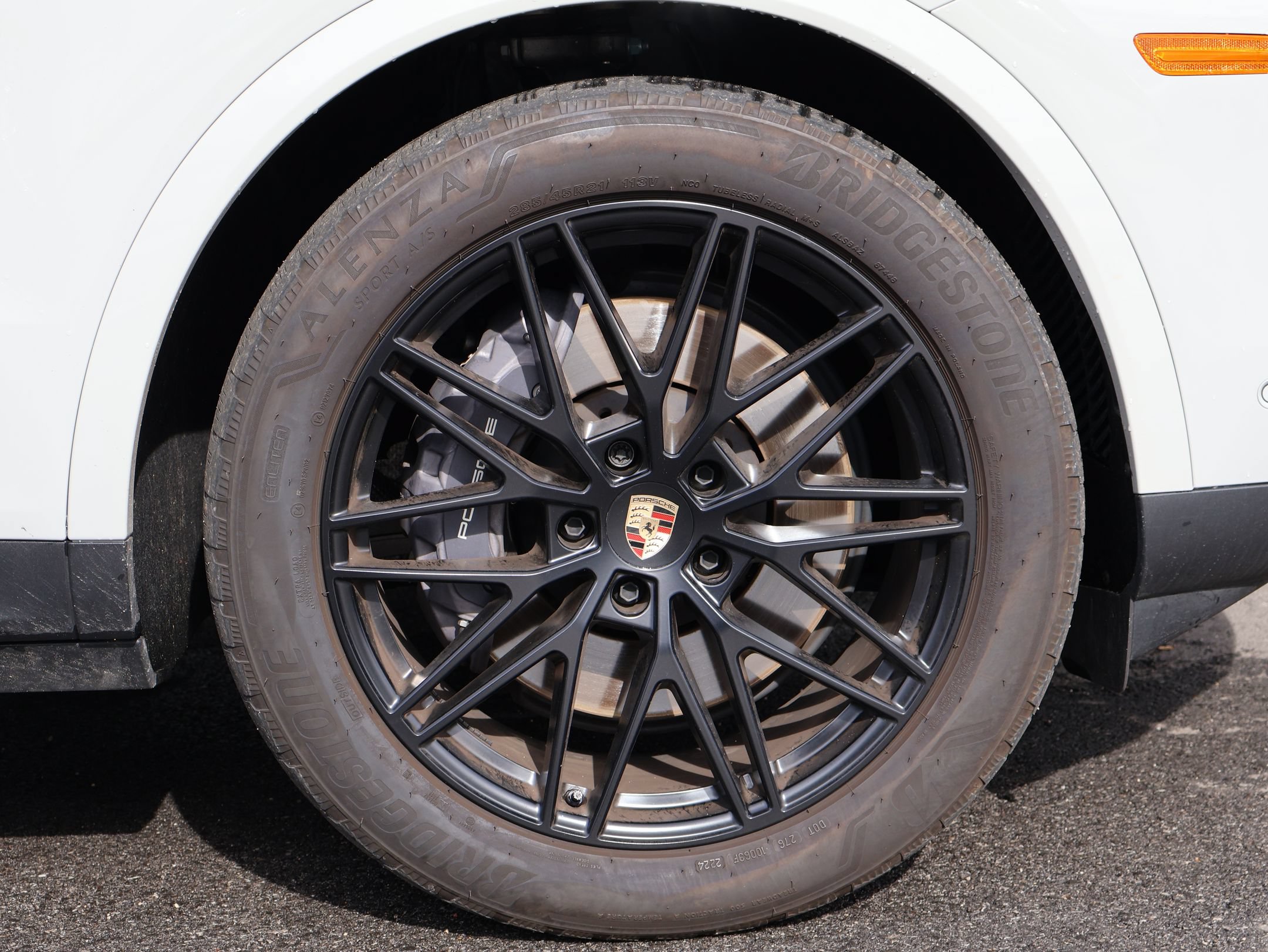 Certified 2025 Porsche Cayenne Coupe AWD/4WD image 33