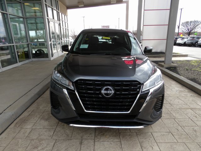 Used 2025 Nissan Kicks Play S image 2