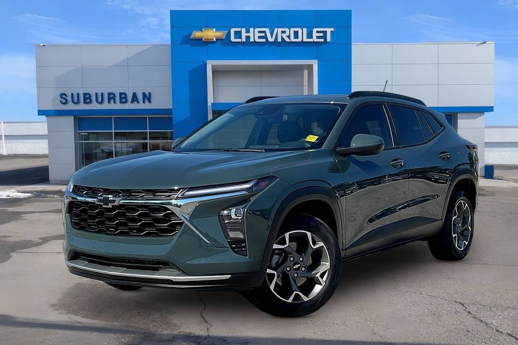 Used 2025 Chevrolet Trax LT w/ Sunroof Package FWD image 1