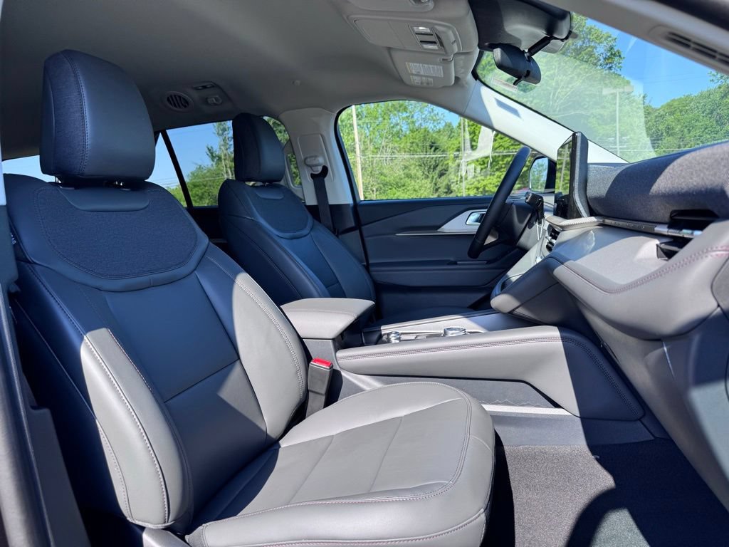 New 2026 Ford Explorer Active w/ Active Comfort Package AWD/4WD image 17