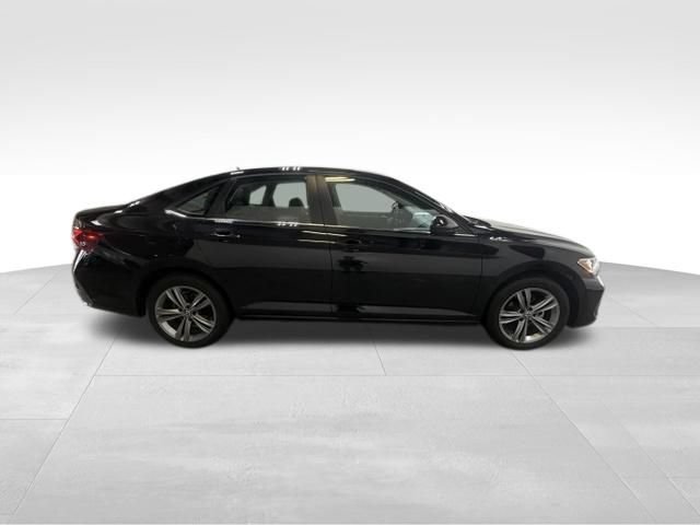 Used 2024 Volkswagen Jetta SE FWD image 5