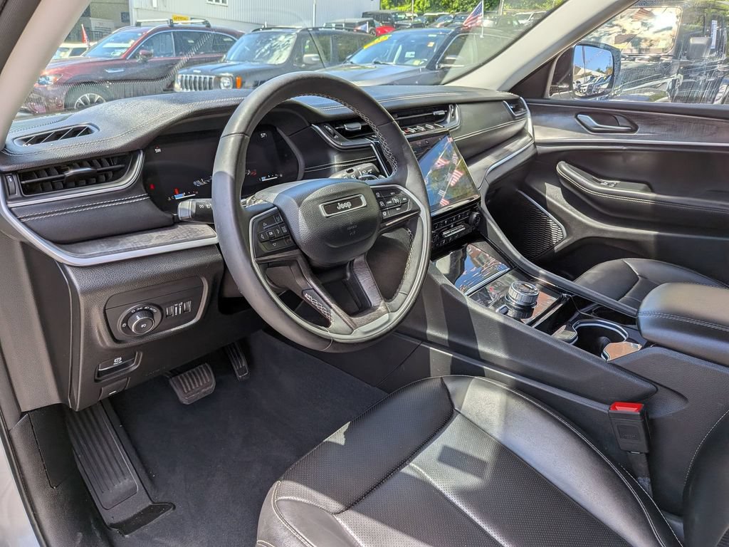 Used 2023 Jeep Grand Cherokee Limited w/ Luxury Tech Group II AWD/4WD image 14