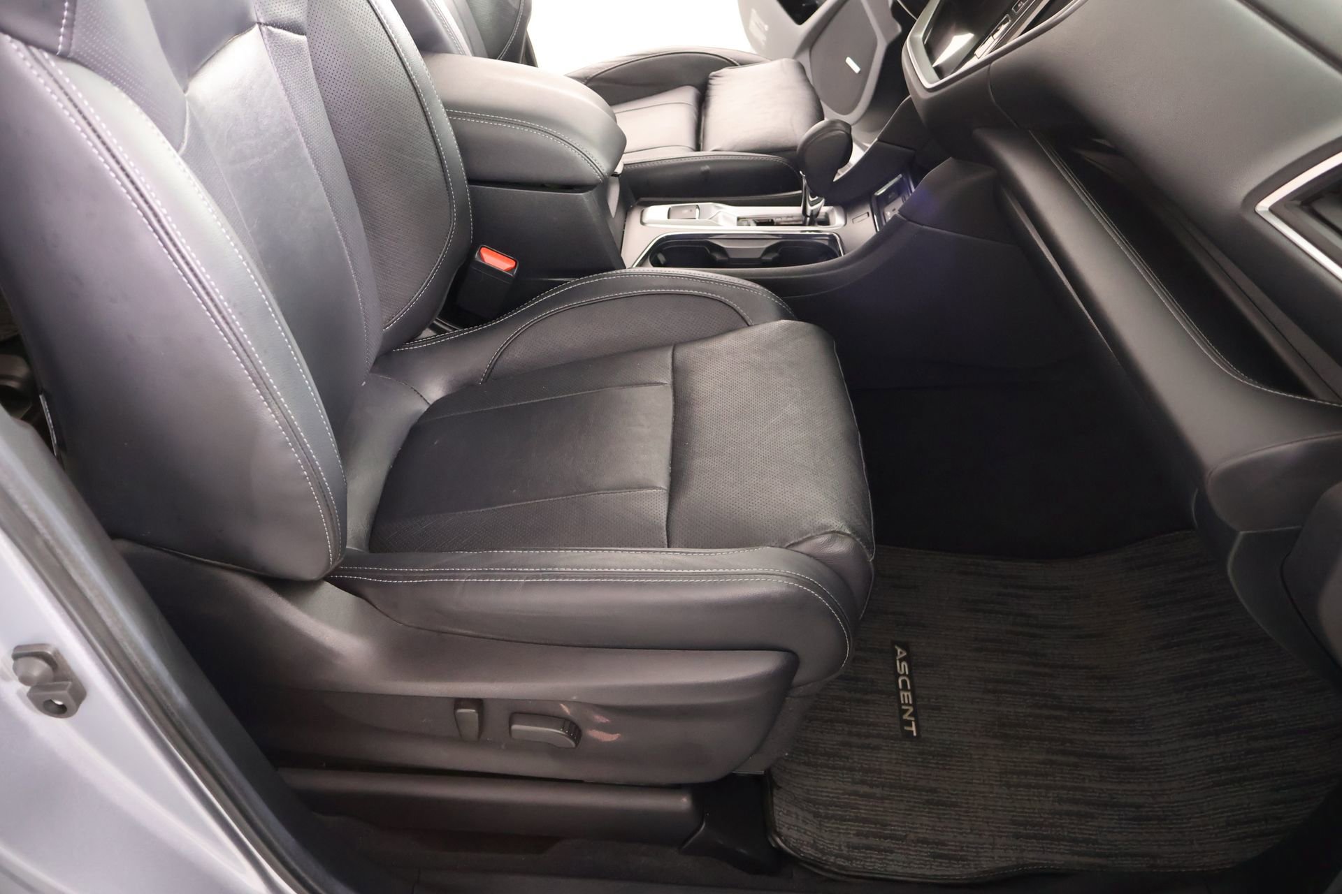 Used 2024 Subaru Ascent Limited w/ Technology Package AWD/4WD image 15
