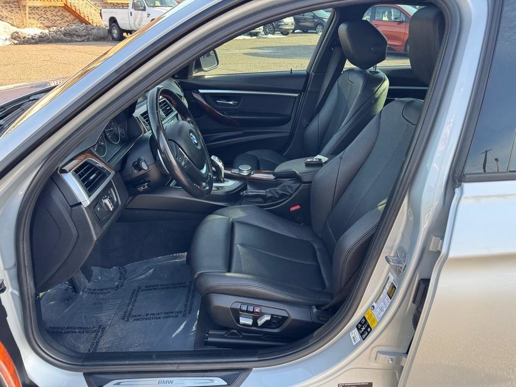Used 2018 BMW 330i xDrive 330i xDrive Sedan w/ Convenience Package image 16