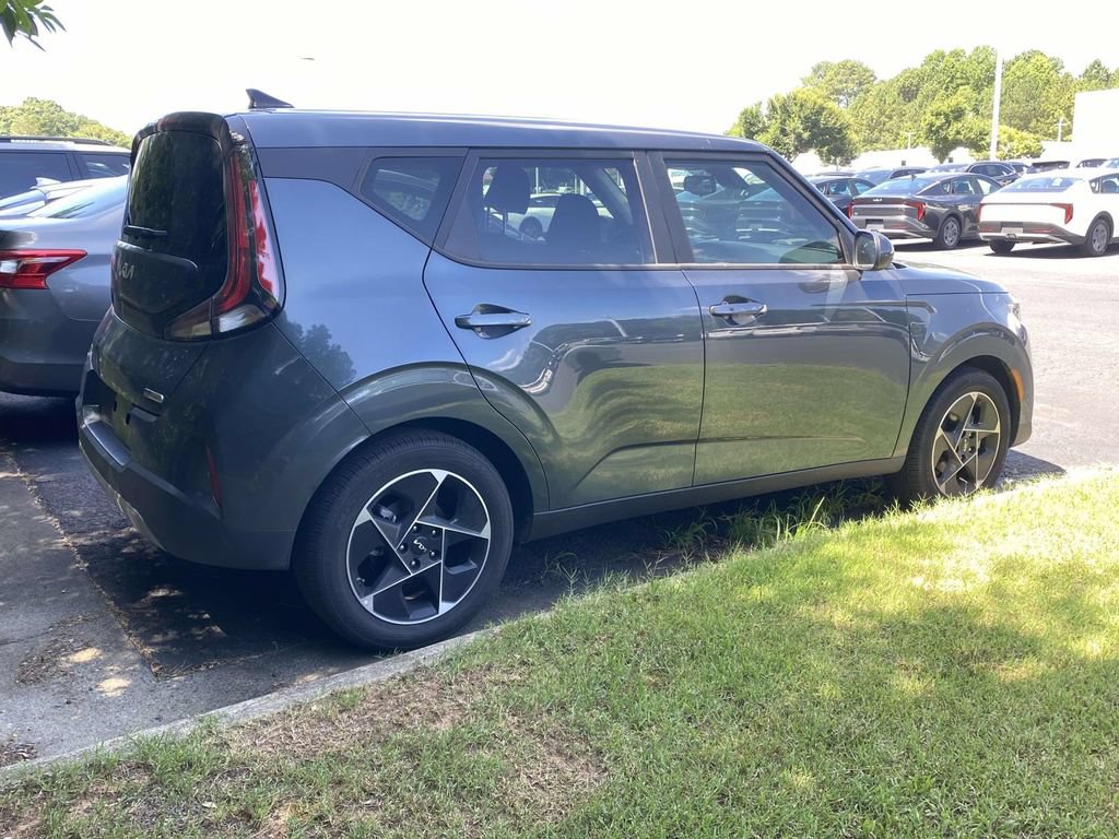 Used 2025 Kia Soul EX FWD image 7