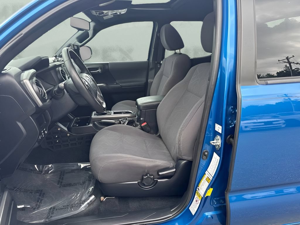 Used 2017 Toyota Tacoma TRD Off-Road AWD/4WD image 5