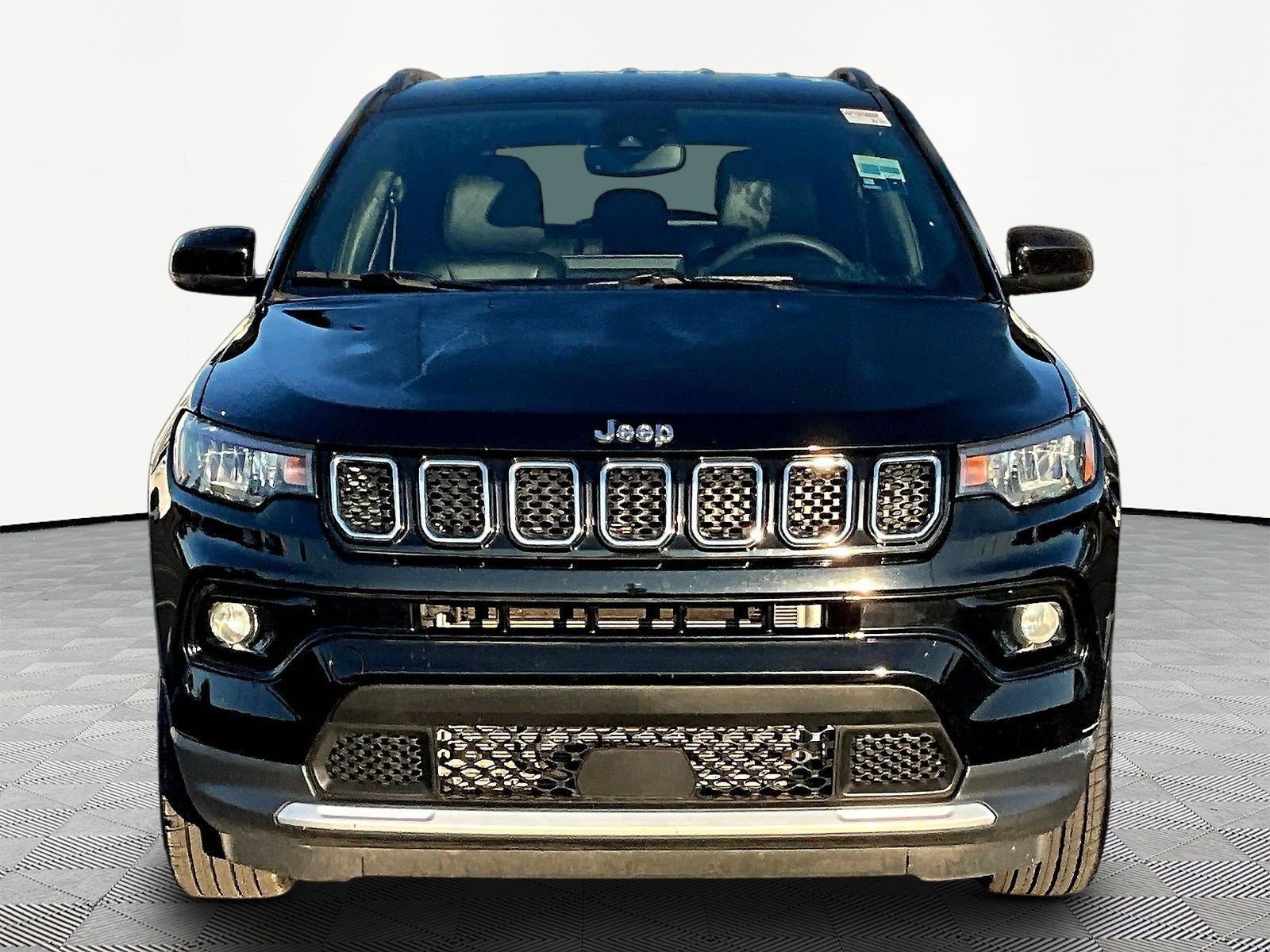Used 2023 Jeep Compass Limited w/ Elite Group AWD/4WD image 2