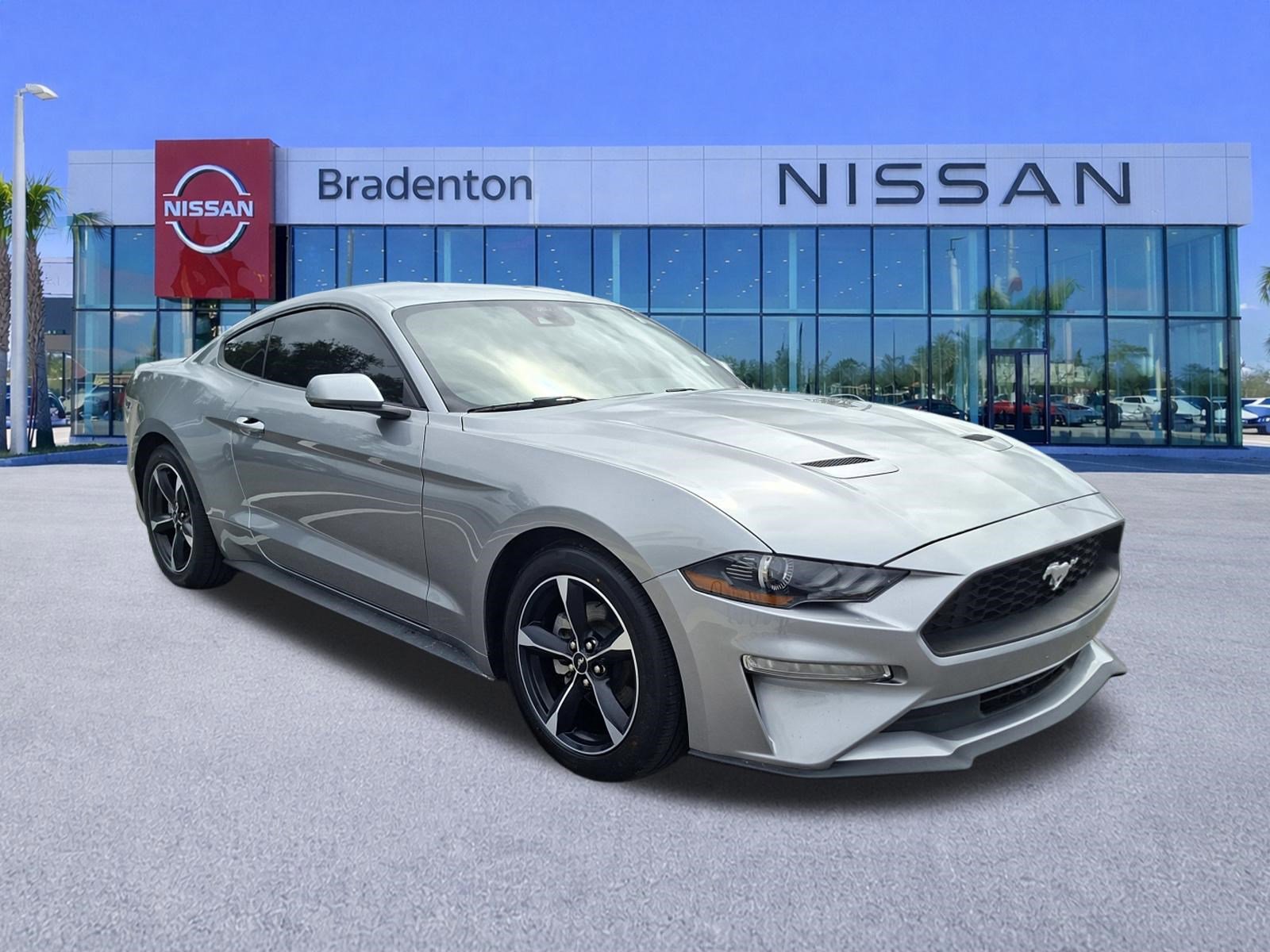 Used 2023 Ford Mustang Coupe image 3
