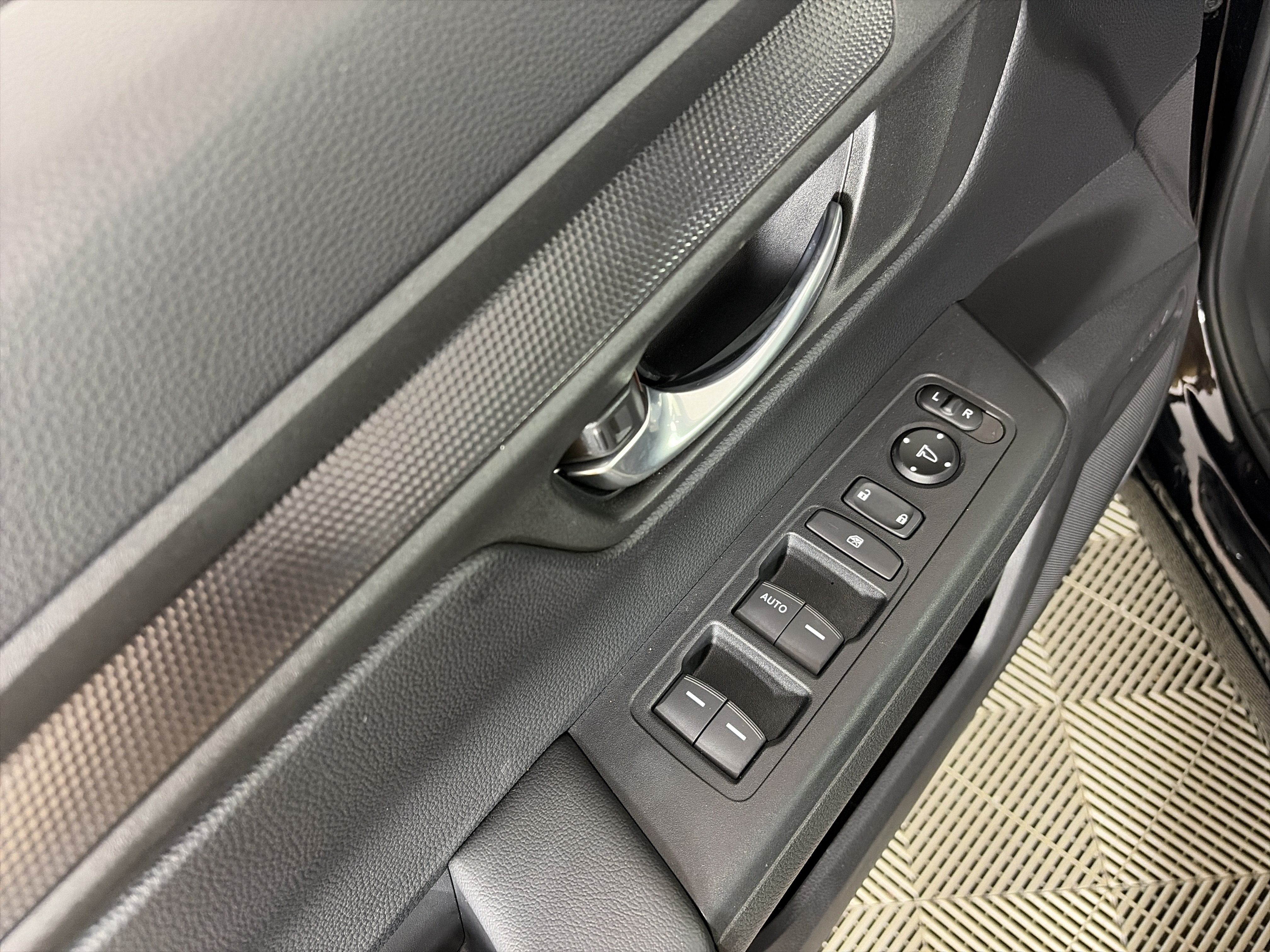 Used 2025 Honda CR-V LX image 25