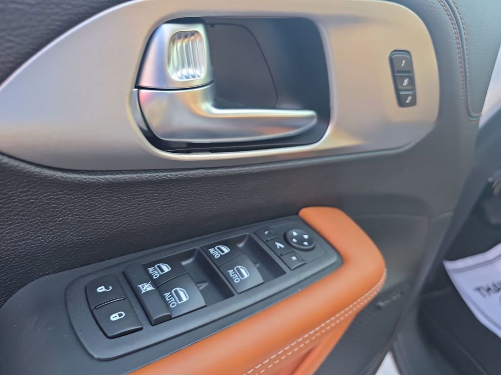 New 2026 Chrysler Pacifica Pinnacle image 13