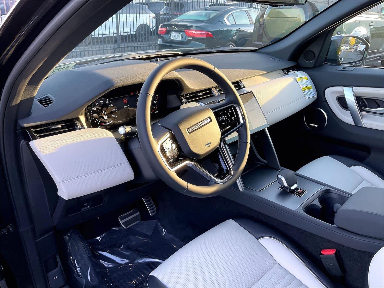 New 2026 Land Rover Discovery Sport Landmark AWD/4WD image 8