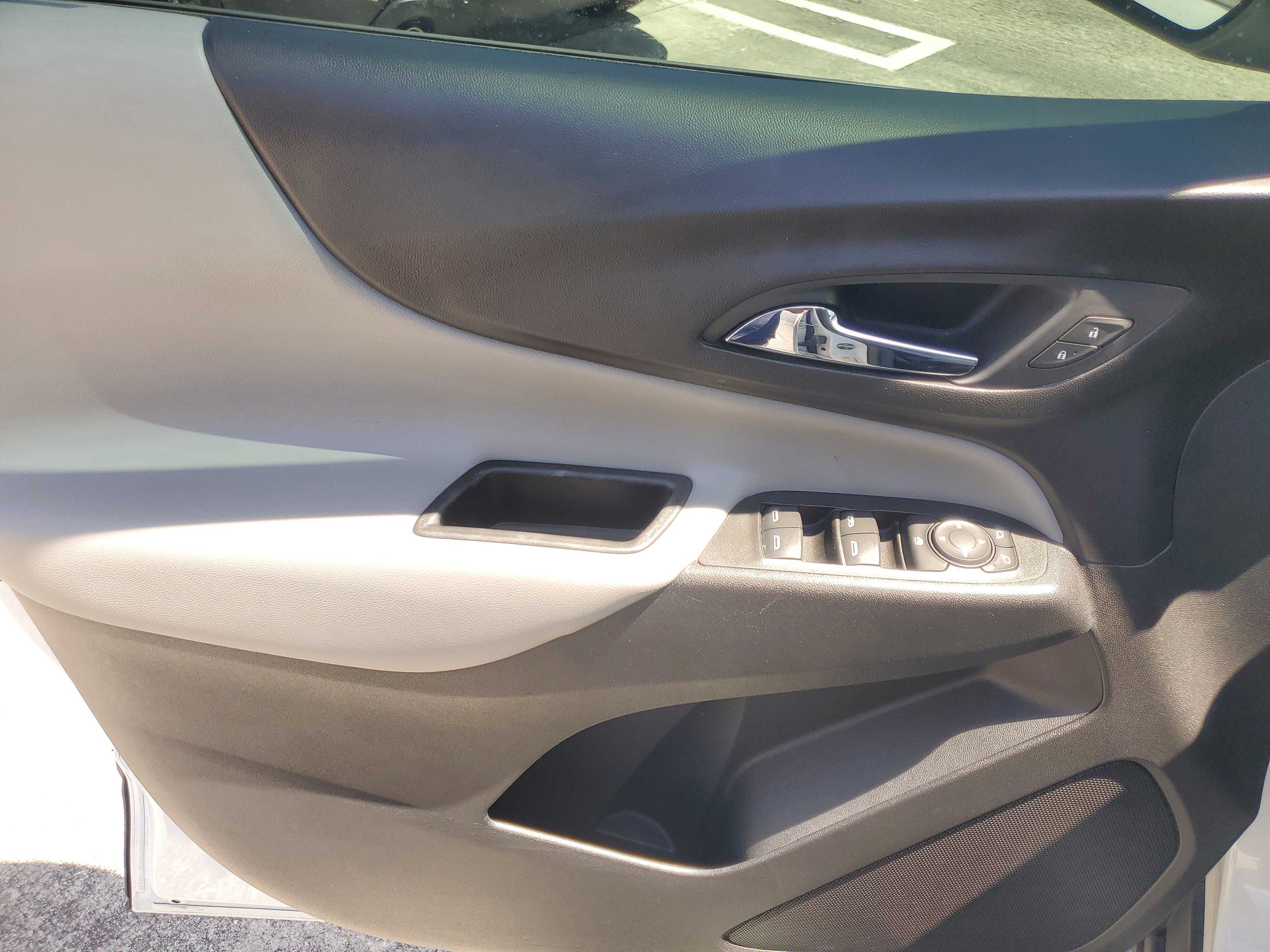 Used 2020 Chevrolet Equinox LS FWD image 18