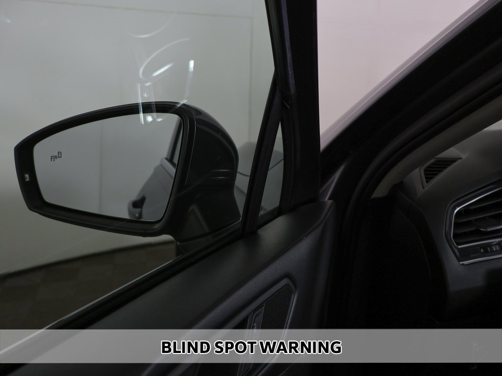 Used 2019 Volkswagen Tiguan SE w/ Panoramic Sunroof Package image 4