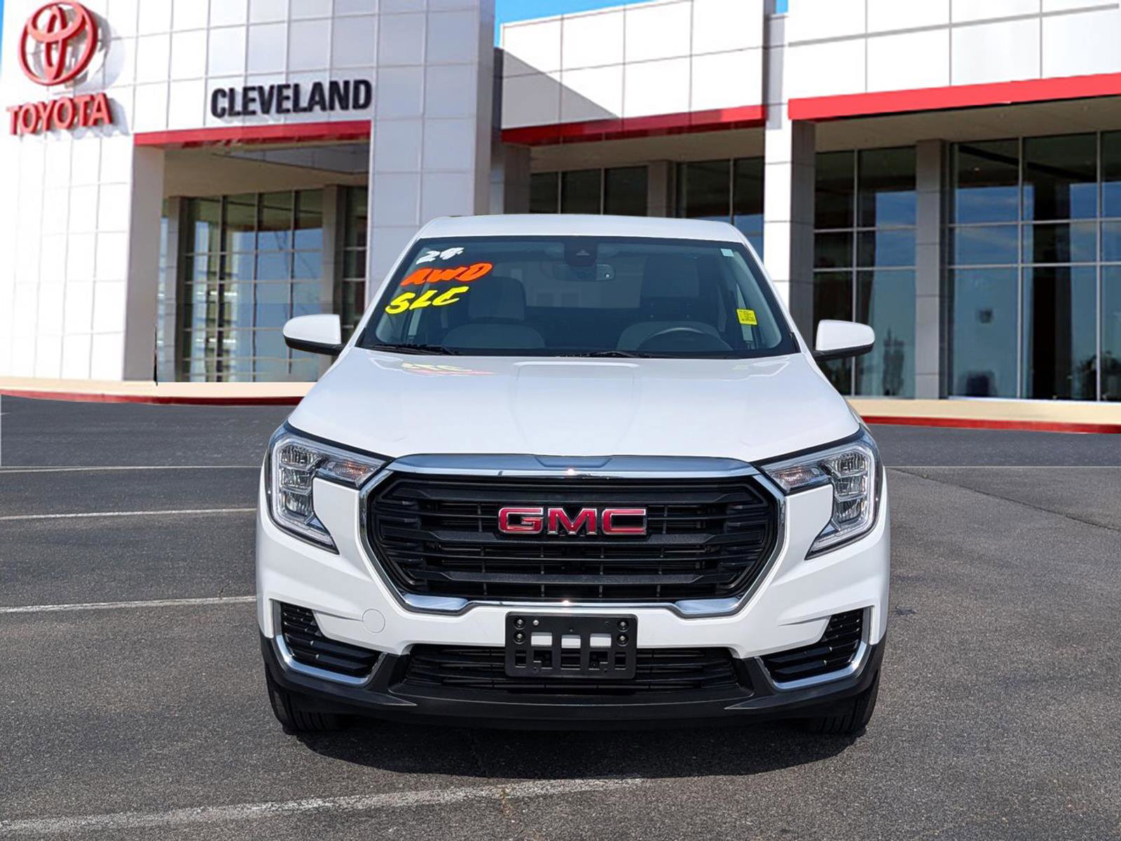 Used 2024 GMC Terrain SLE AWD/4WD image 3
