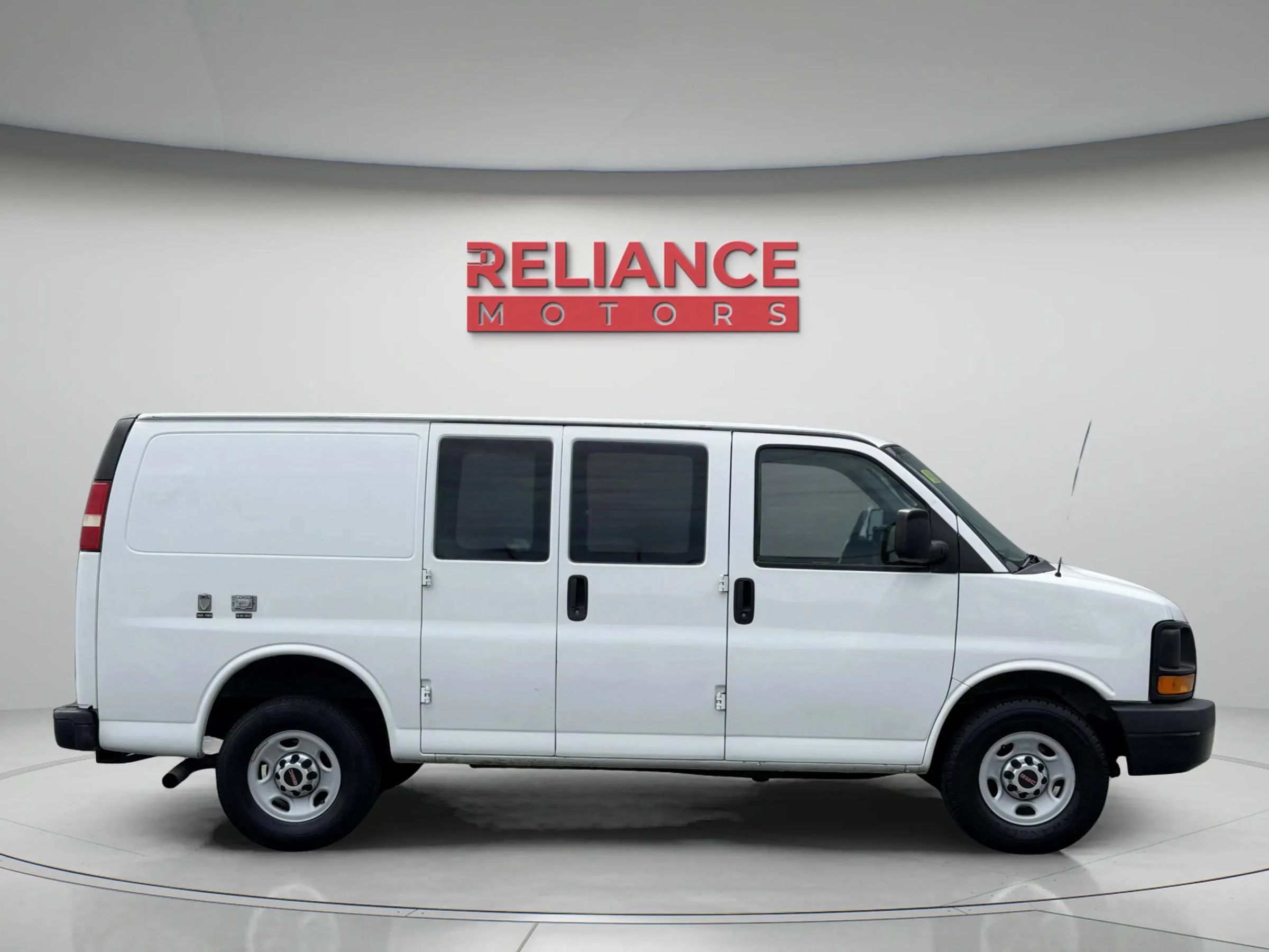 Used 2015 GMC Savana 3500 RWD image 7