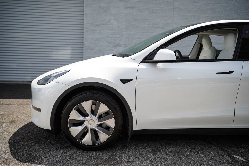 Used 2023 Tesla Model Y Long Range AWD/4WD image 11