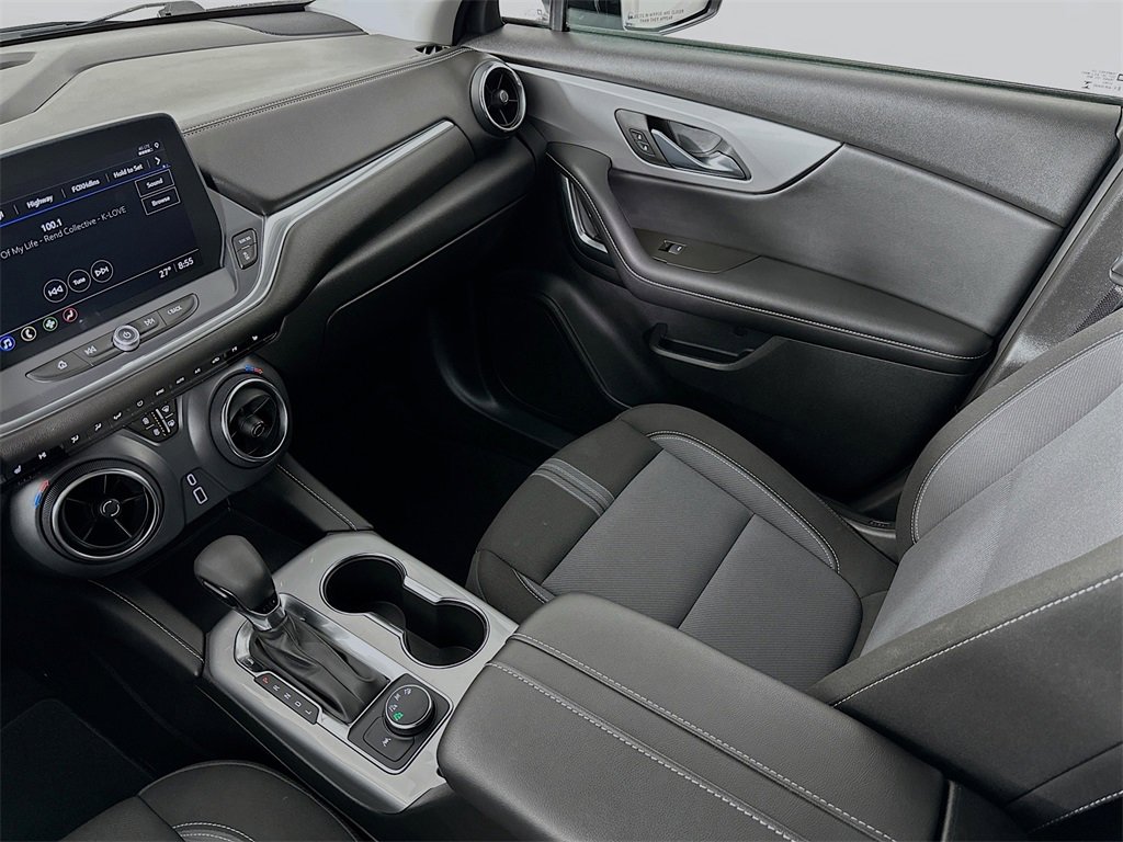 Used 2025 Chevrolet Blazer LT image 23