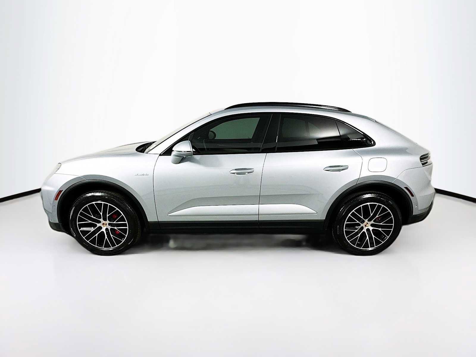 Certified 2025 Porsche Macan 4S Electric image 2