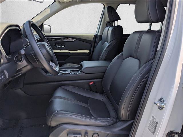 Used 2025 Honda Pilot Touring image 17
