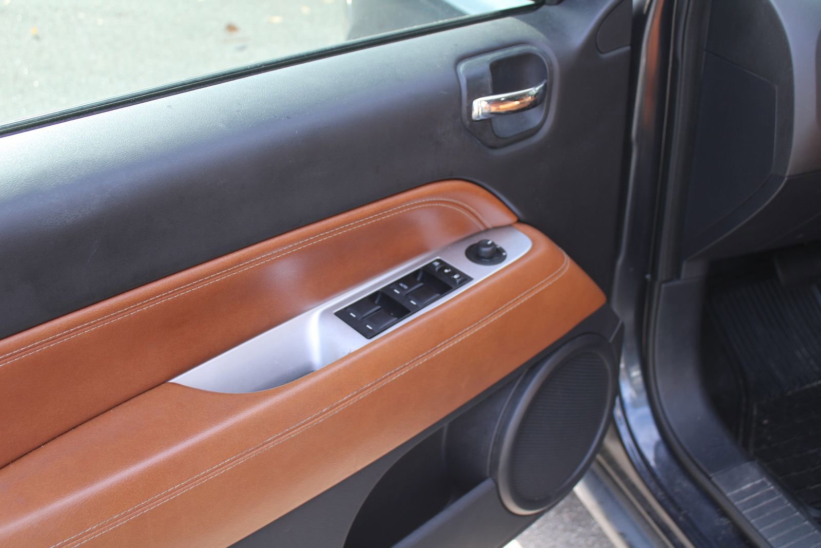 Used 2015 Jeep Compass Limited w/ Sun/Sound Group image 18