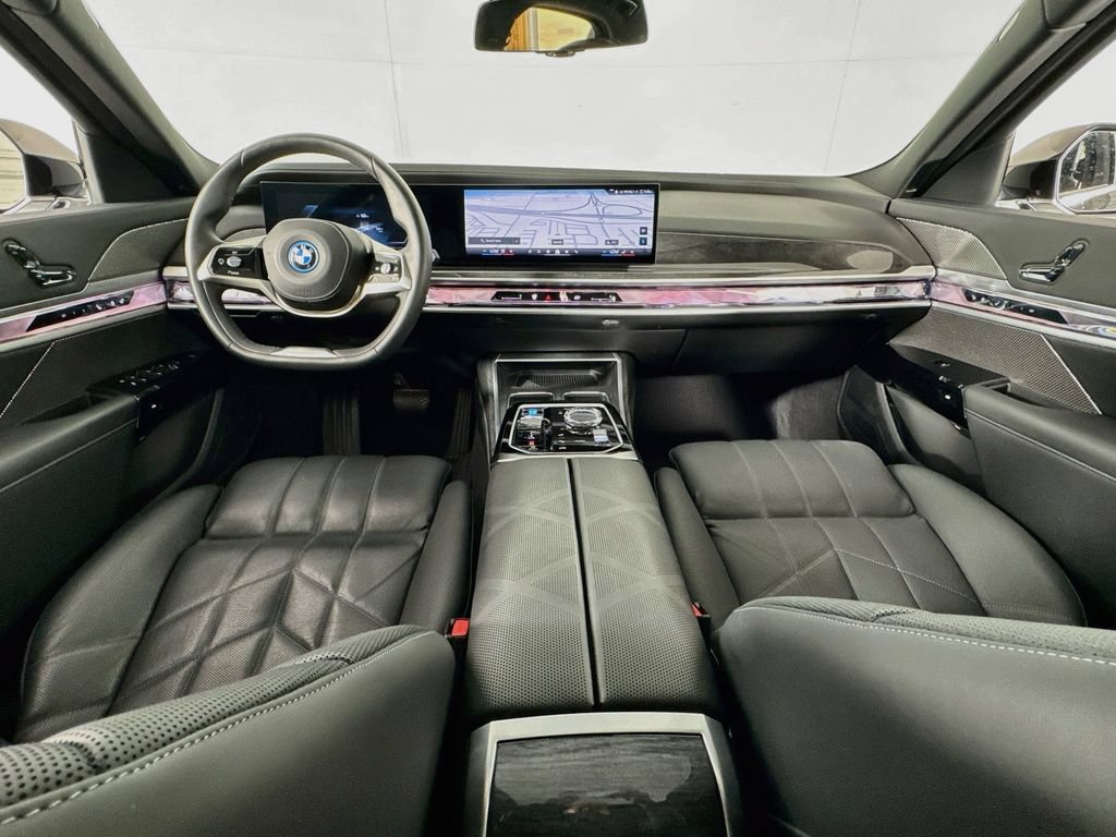 Used 2023 BMW i7 xDrive60 AWD/4WD image 30