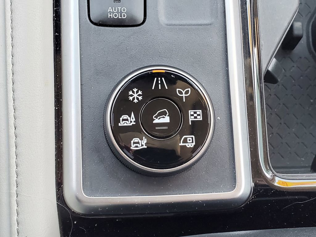 Used 2023 Nissan Pathfinder SL AWD/4WD image 29