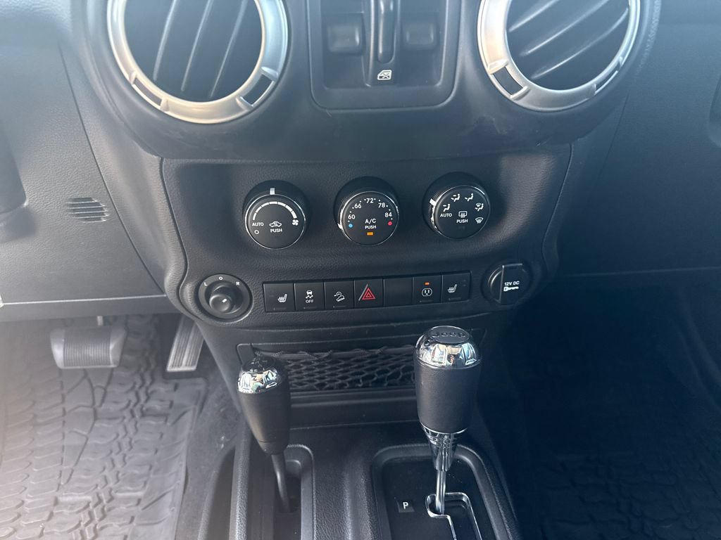 Used 2017 Jeep Wrangler Unlimited Sahara w/ Dual Top Group AWD/4WD image 31