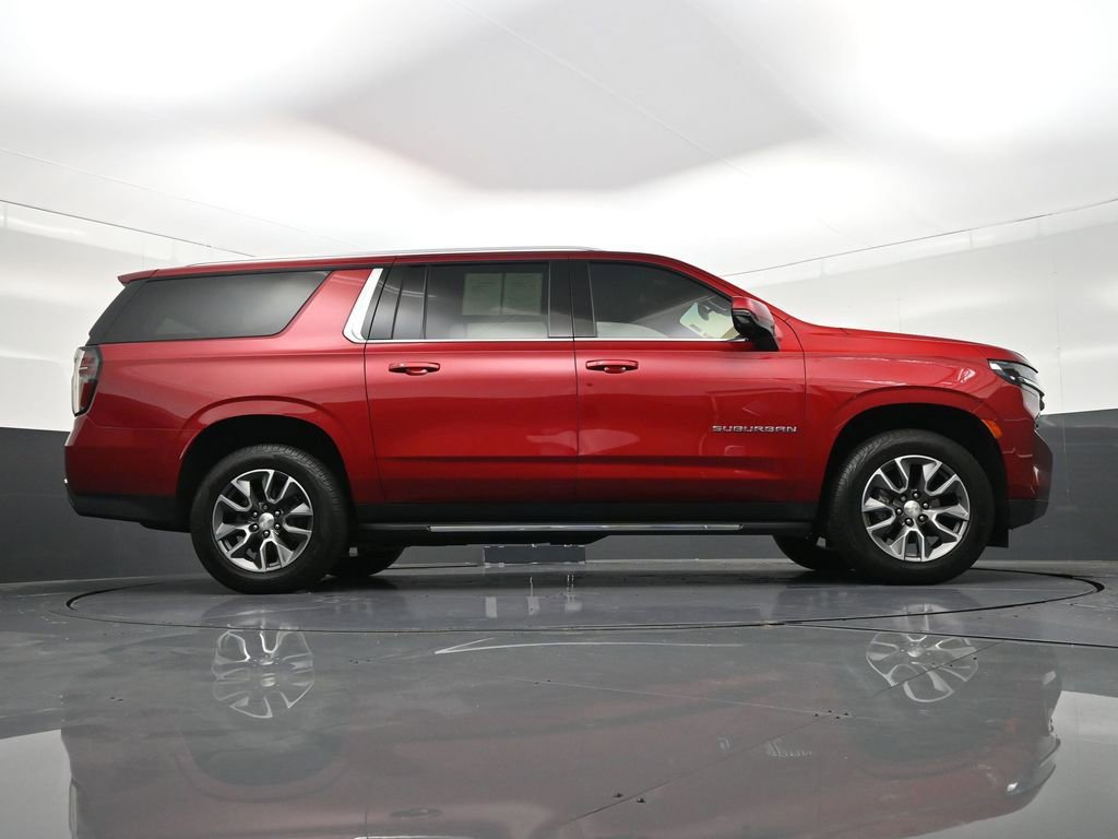 Used 2022 Chevrolet Suburban LT w/ LT Signature Package image 30