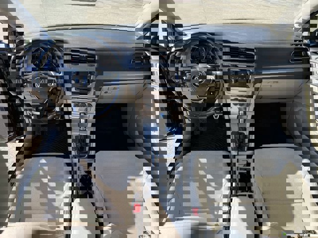 Used 2015 Volkswagen Golf S image 21