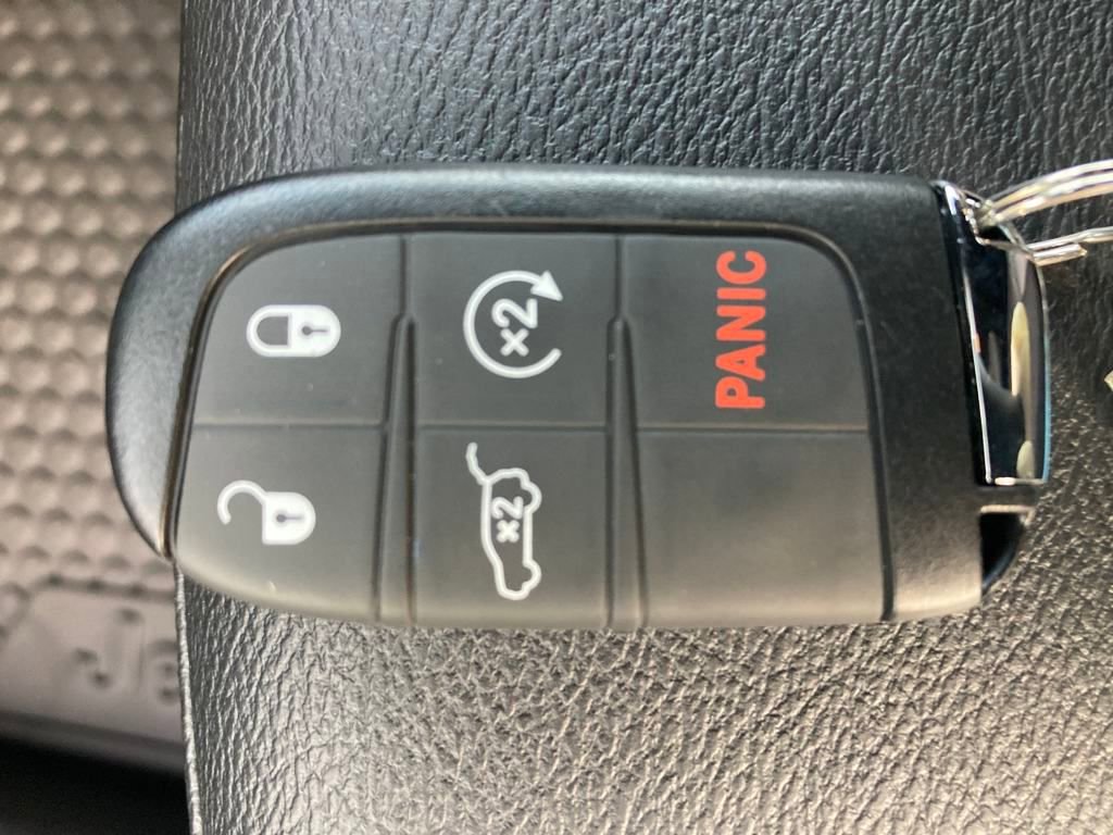 New 2025 Jeep Compass Latitude w/ Sun & Sound Group AWD/4WD image 21
