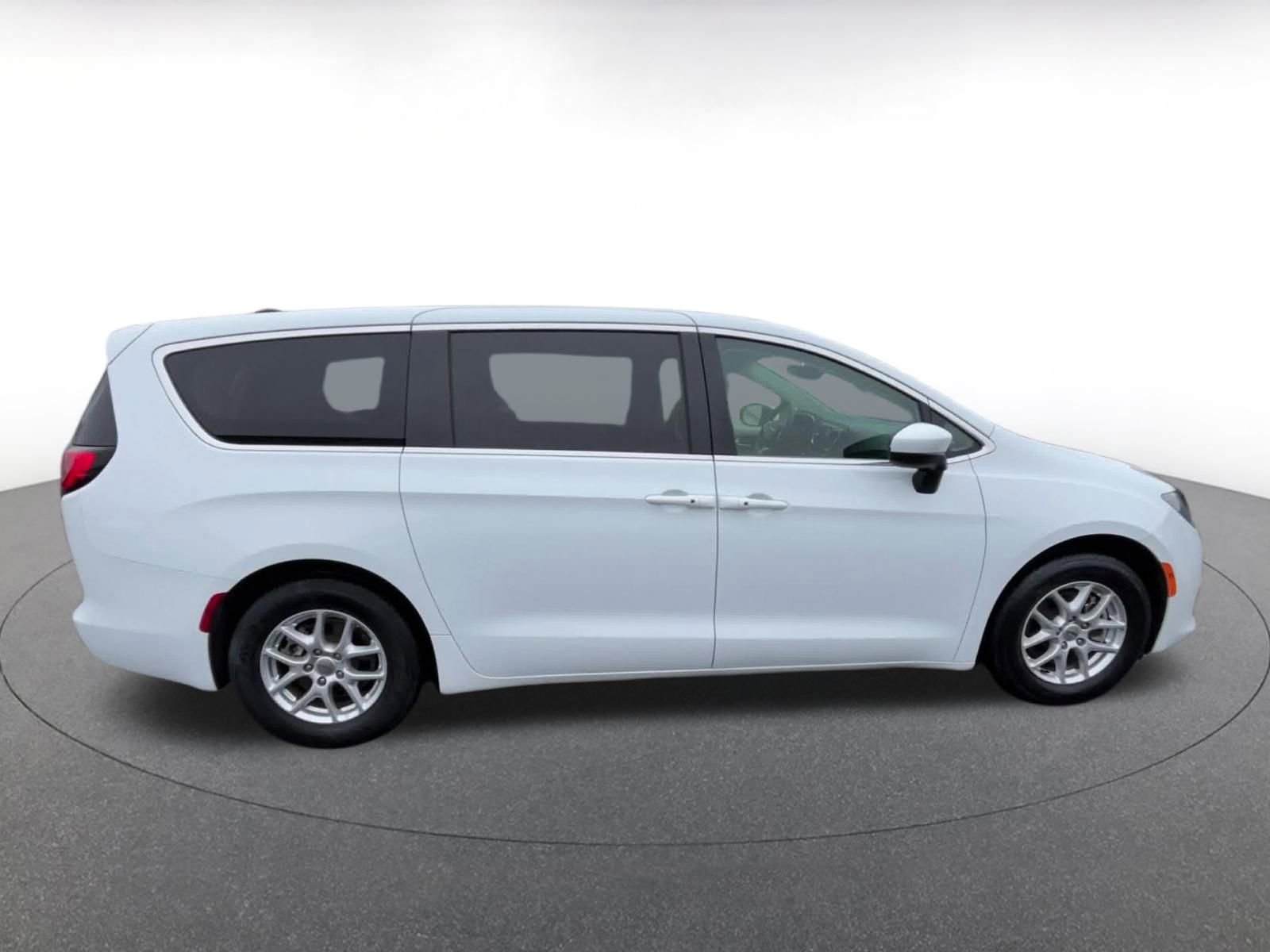 Used 2023 Chrysler Voyager LX image 16