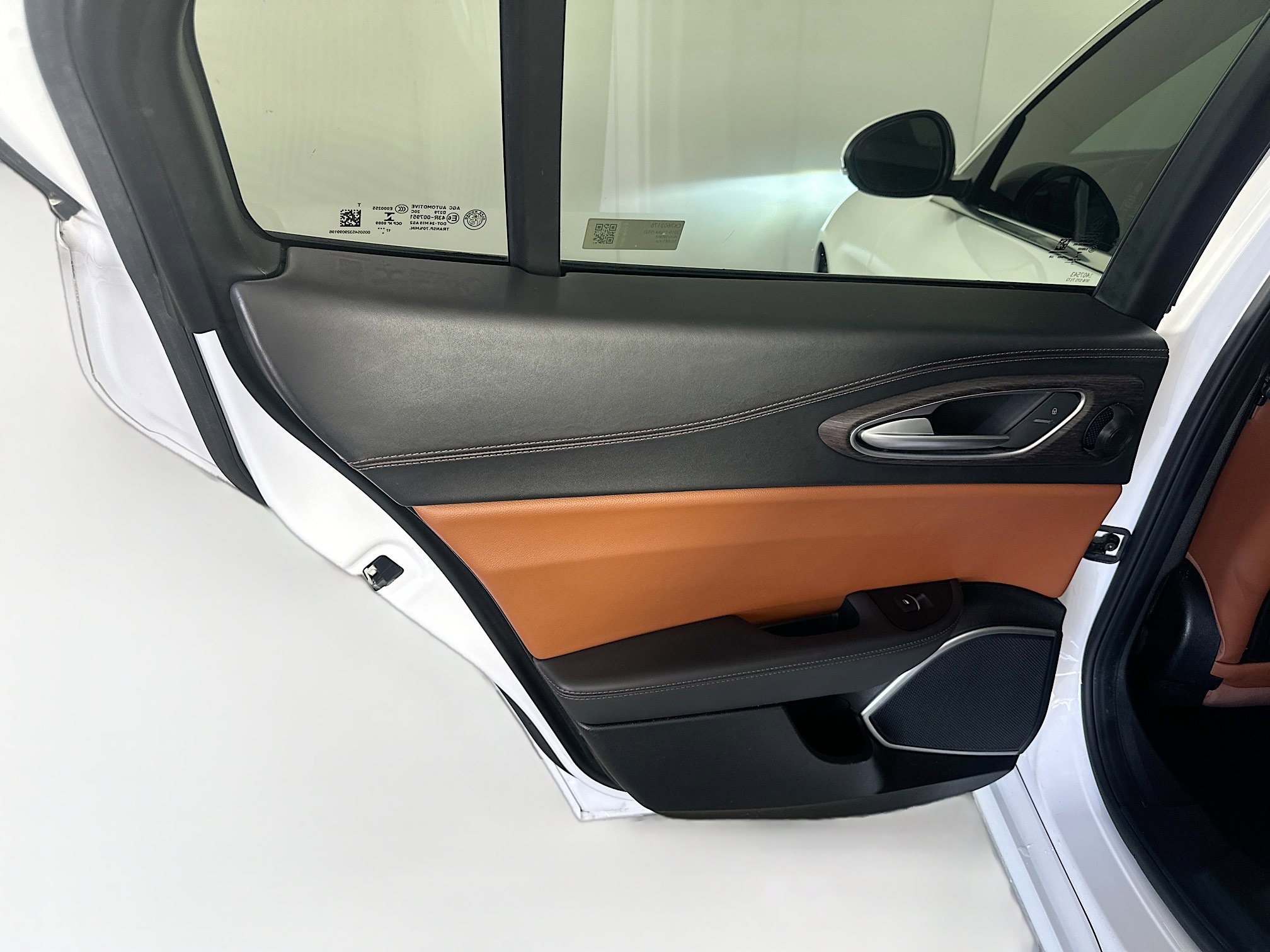 Used 2019 Alfa Romeo Giulia Ti w/ Quick Order Package 22X Lusso image 27