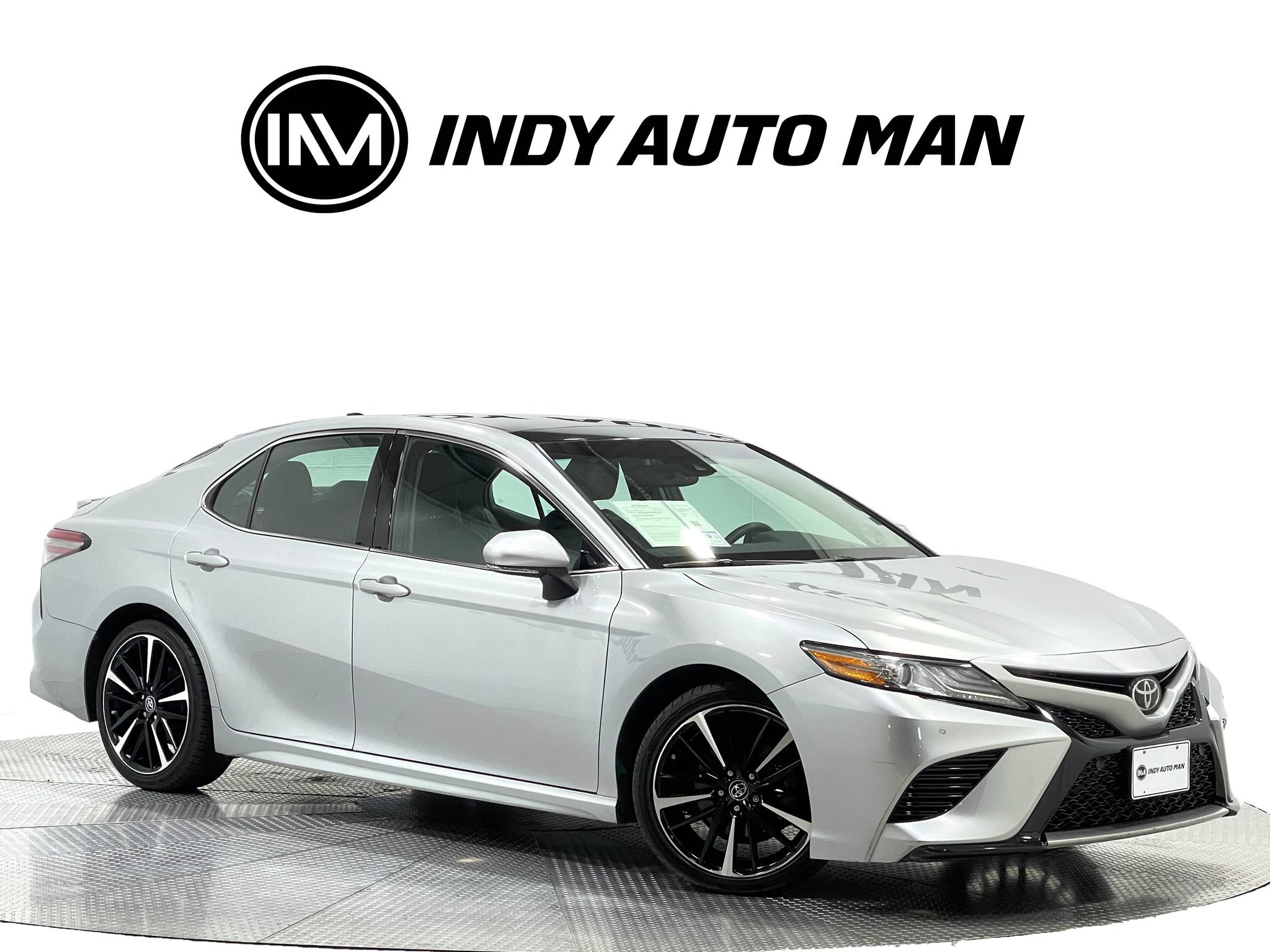 Used 2018 Toyota Camry XSE FWD image 2