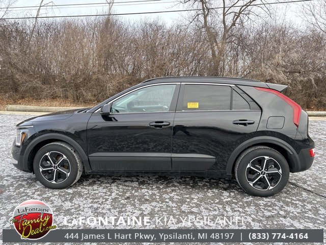 Certified 2025 Kia Niro LX image 2