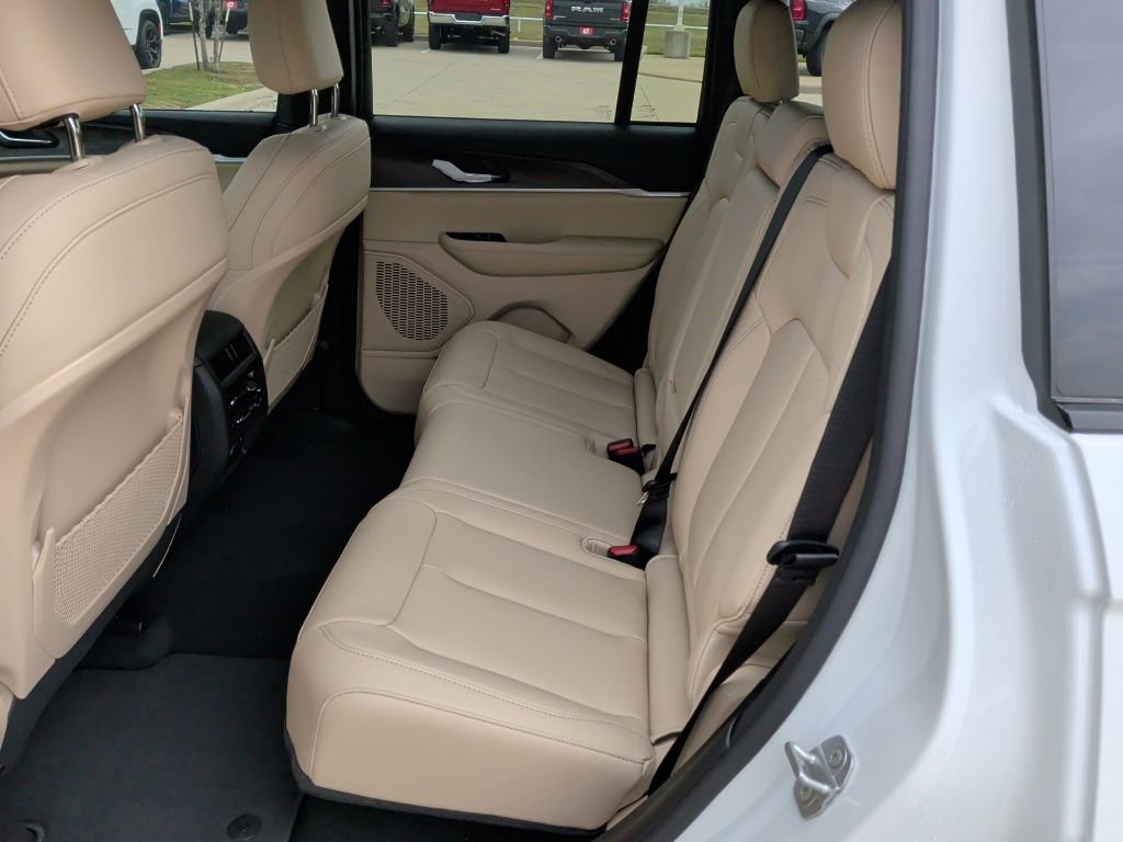 New 2025 Jeep Grand Cherokee Limited image 44