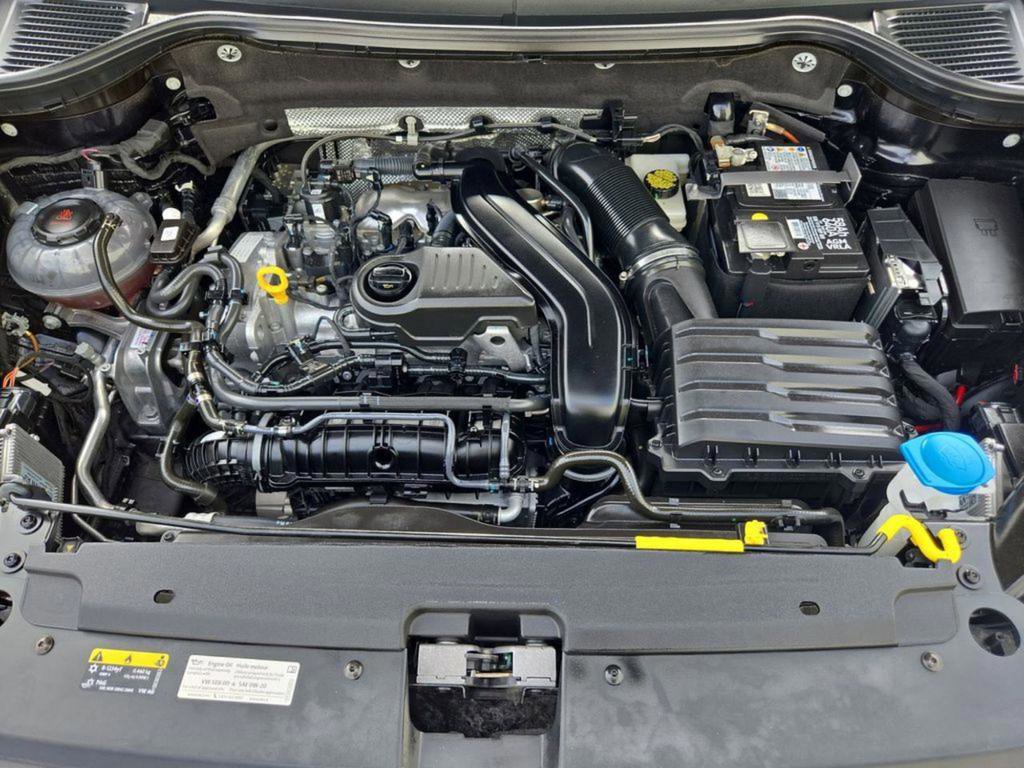 Used 2024 Volkswagen Taos SEL image 33