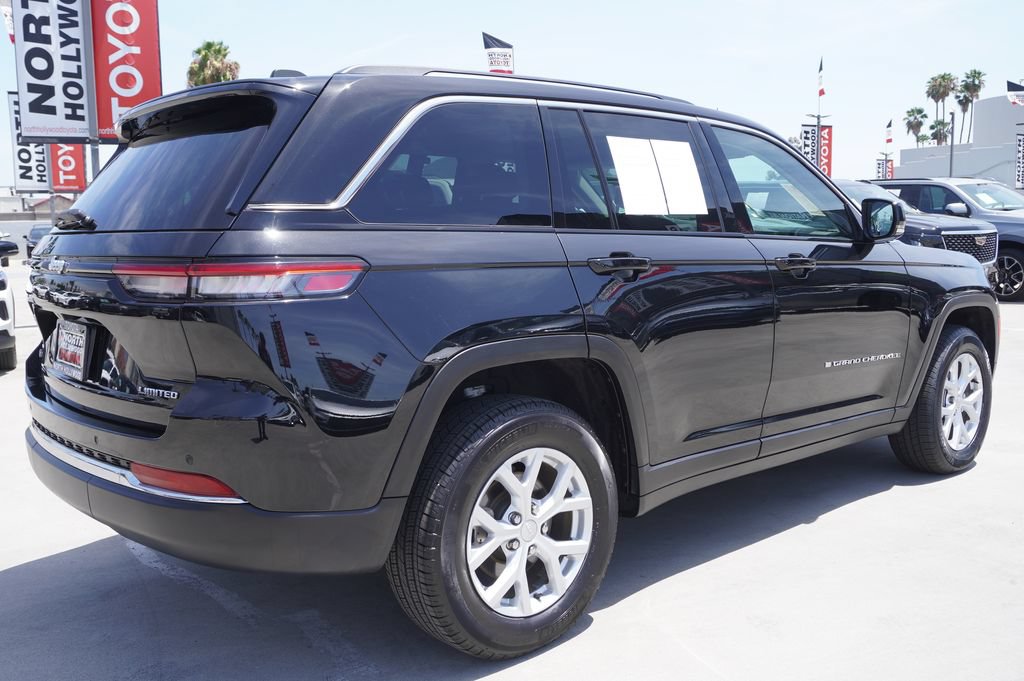 Used 2023 Jeep Grand Cherokee Limited w/ Trailer Tow Prep Group (B) AWD/4WD image 7