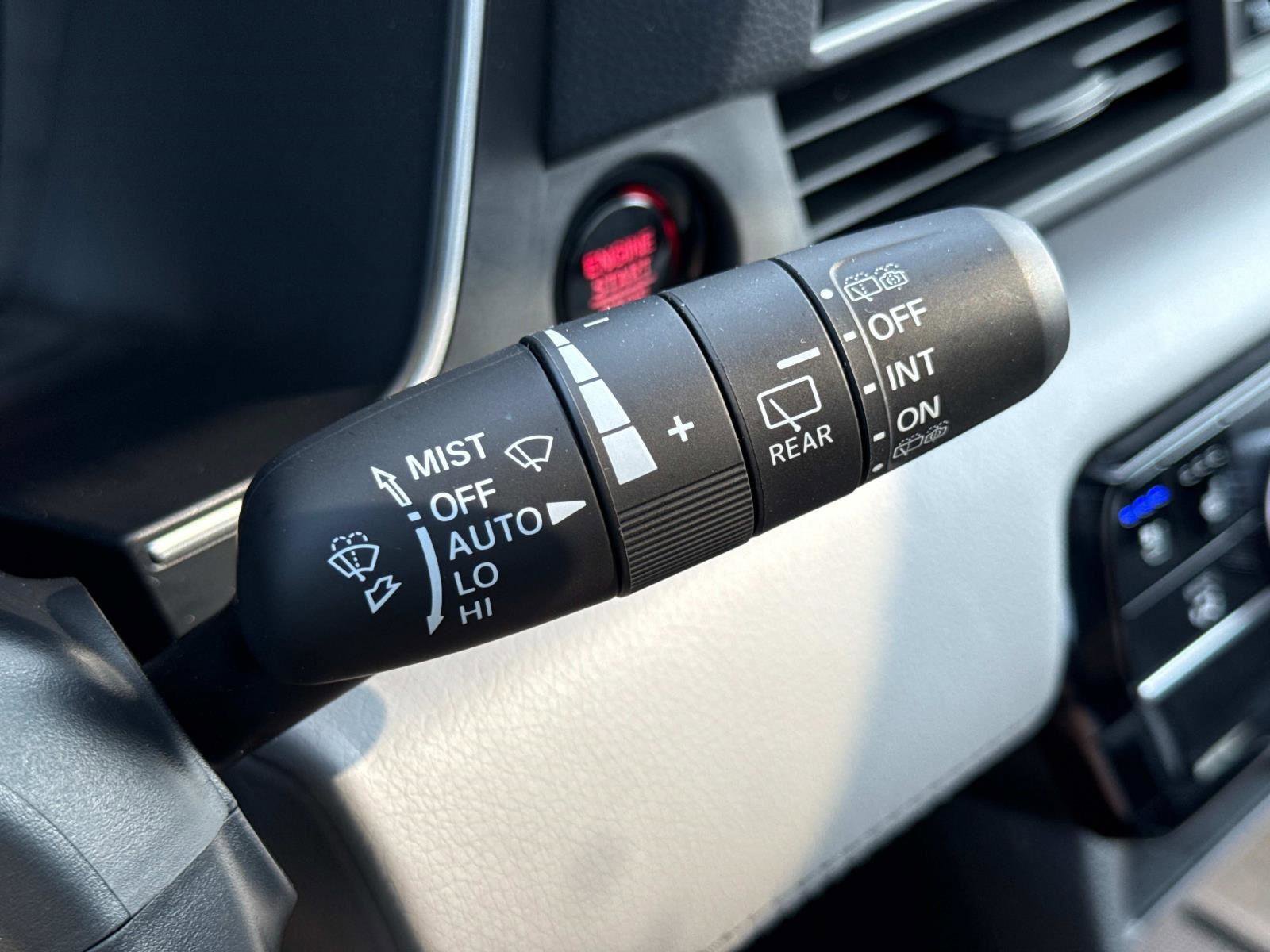 Used 2025 Honda Pilot Elite image 11