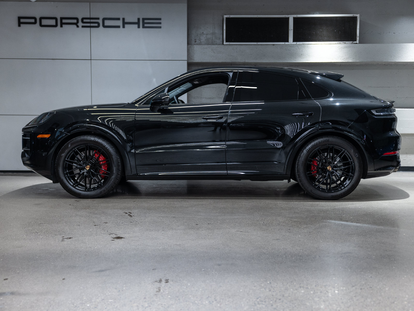 Certified 2025 Porsche Cayenne GTS AWD/4WD image 2