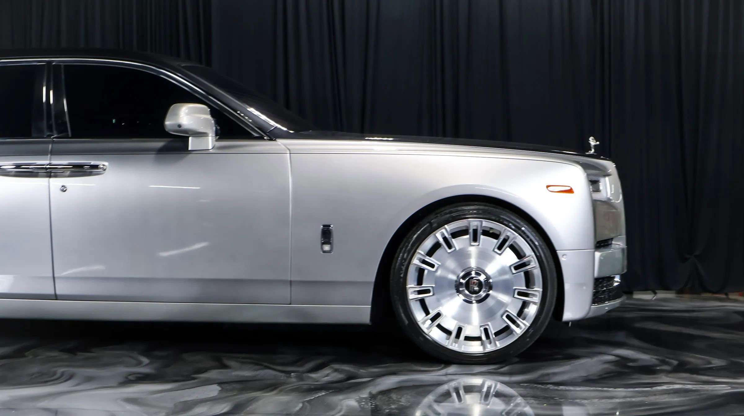 Used 2018 Rolls-Royce Phantom Sedan RWD image 11