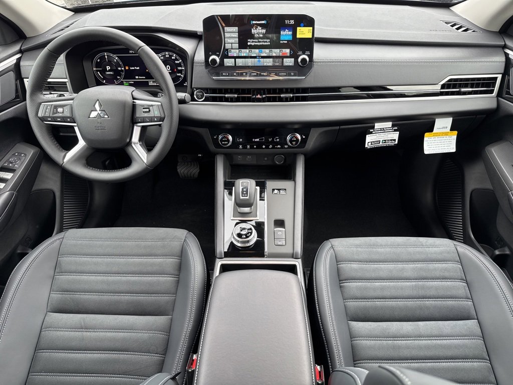 New 2025 Mitsubishi Outlander SE image 18