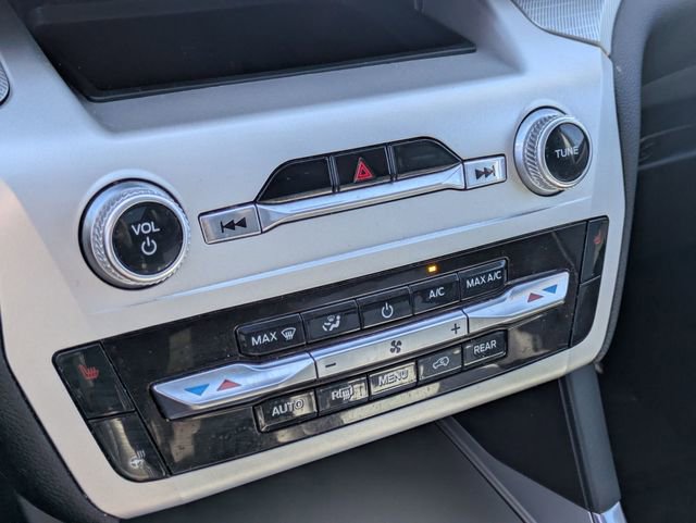 Used 2022 Ford Explorer XLT w/ Equipment Group 202A image 25