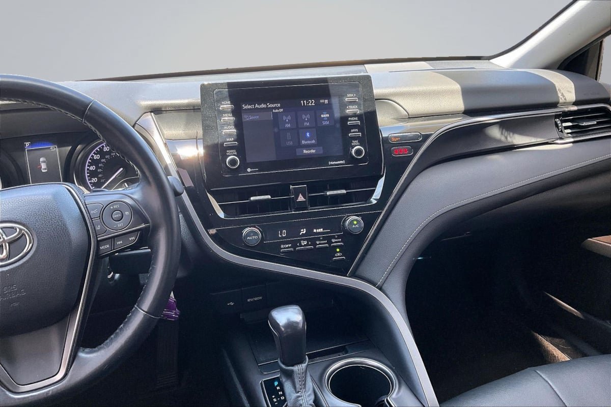 Used 2021 Toyota Camry SE FWD image 6