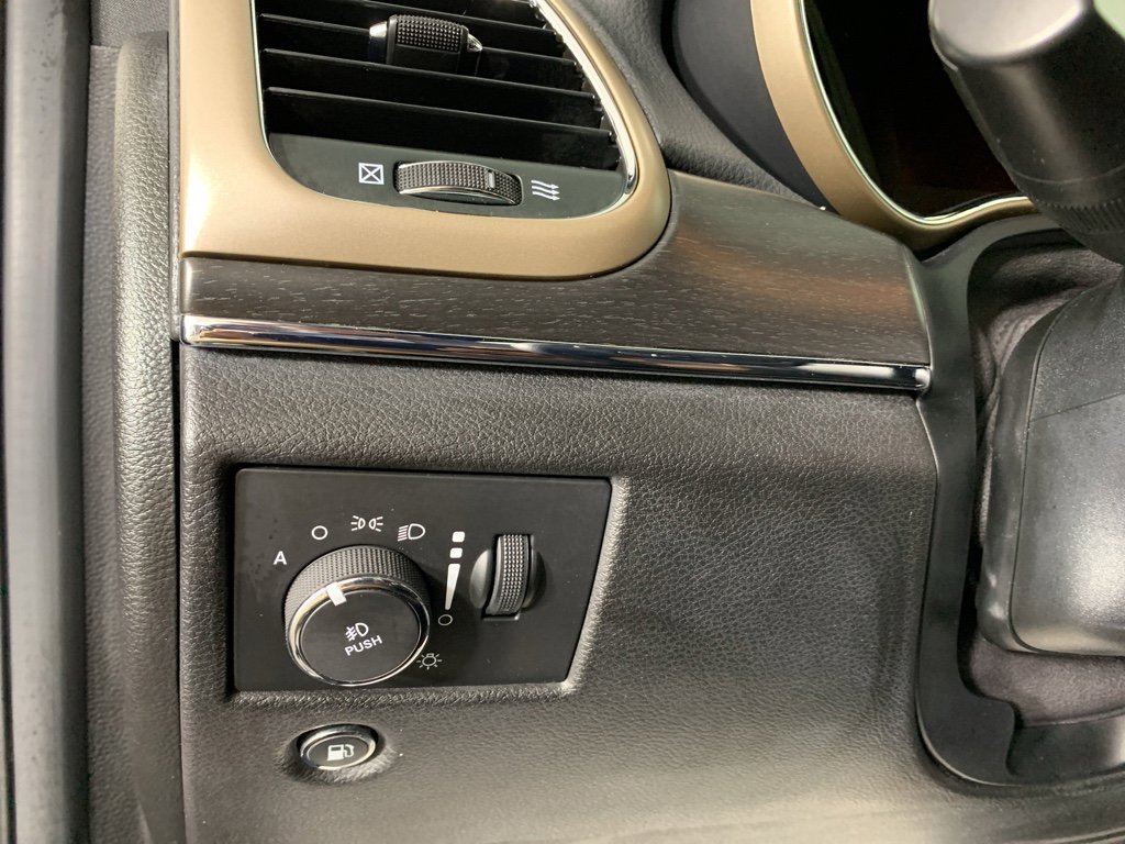 Used 2017 Jeep Grand Cherokee Limited w/ Luxury Group II image 17