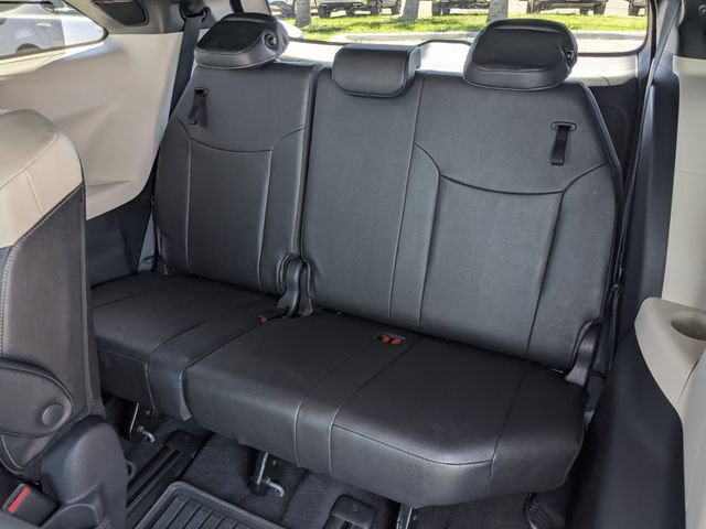 Used 2025 Toyota Sienna Platinum FWD image 16
