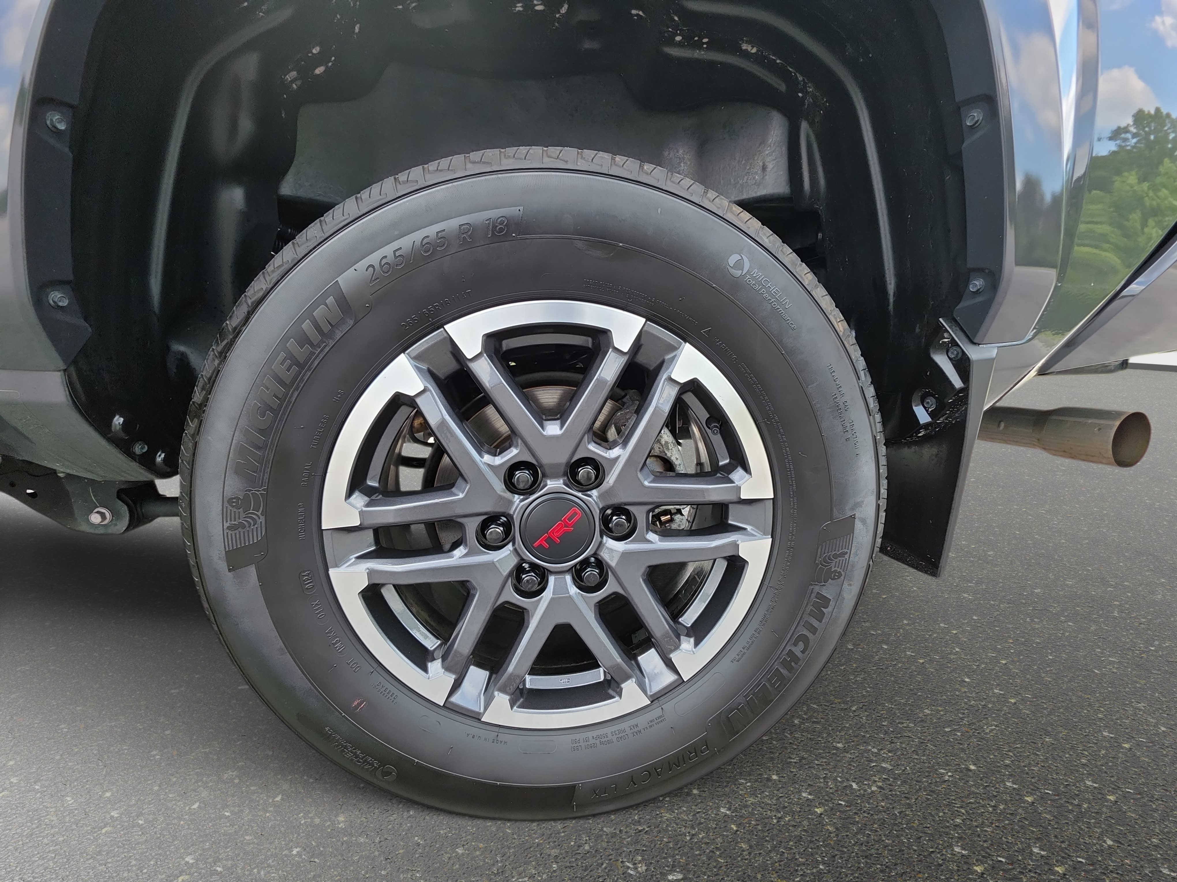 Used 2024 Toyota Tacoma TRD Sport w/ TRD Sport Upgrade Package AWD/4WD image 32