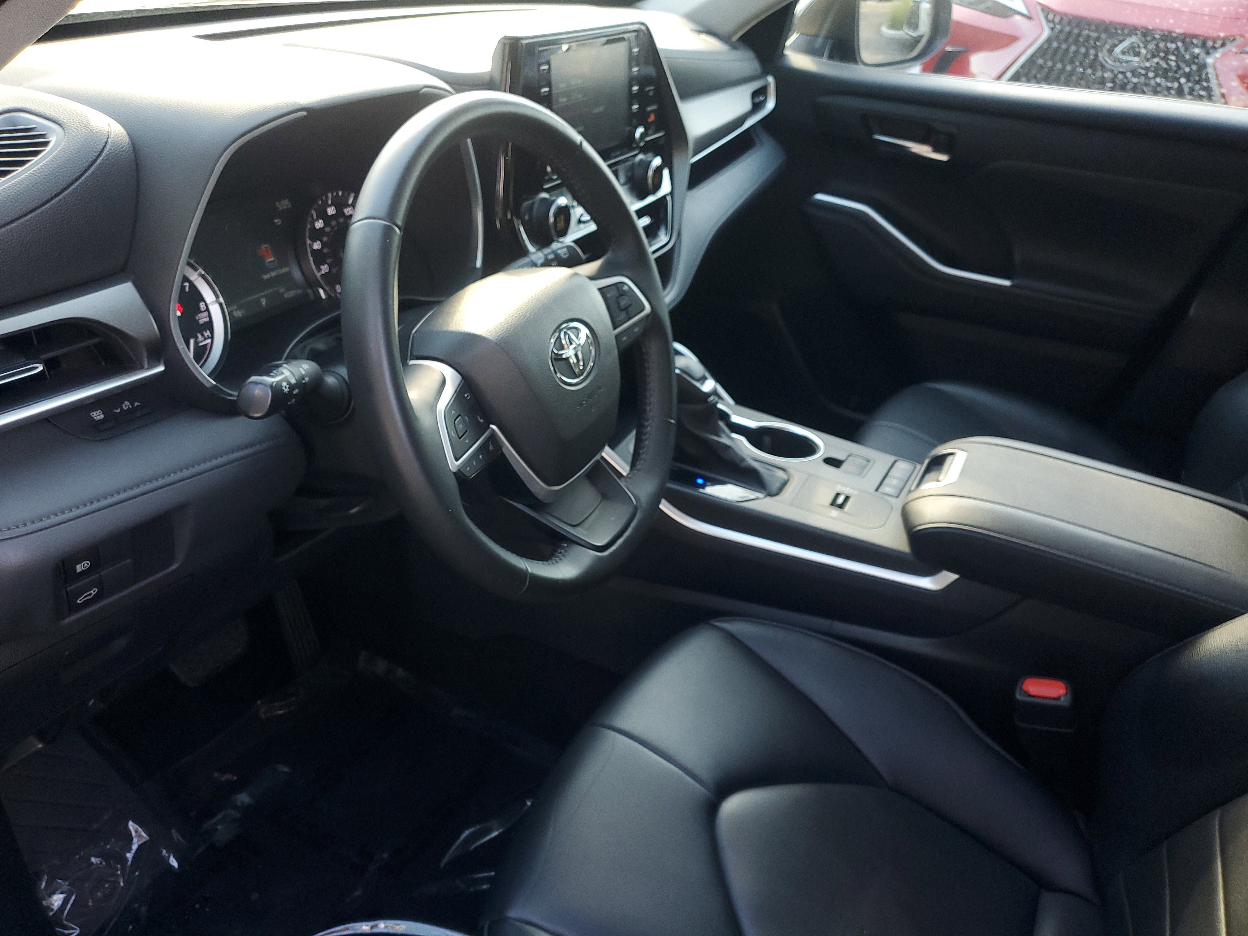 Used 2022 Toyota Highlander XLE image 17