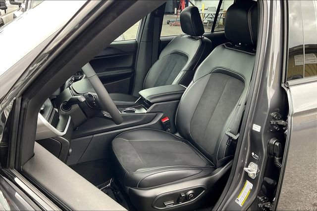 New 2025 Jeep Grand Cherokee Laredo image 9