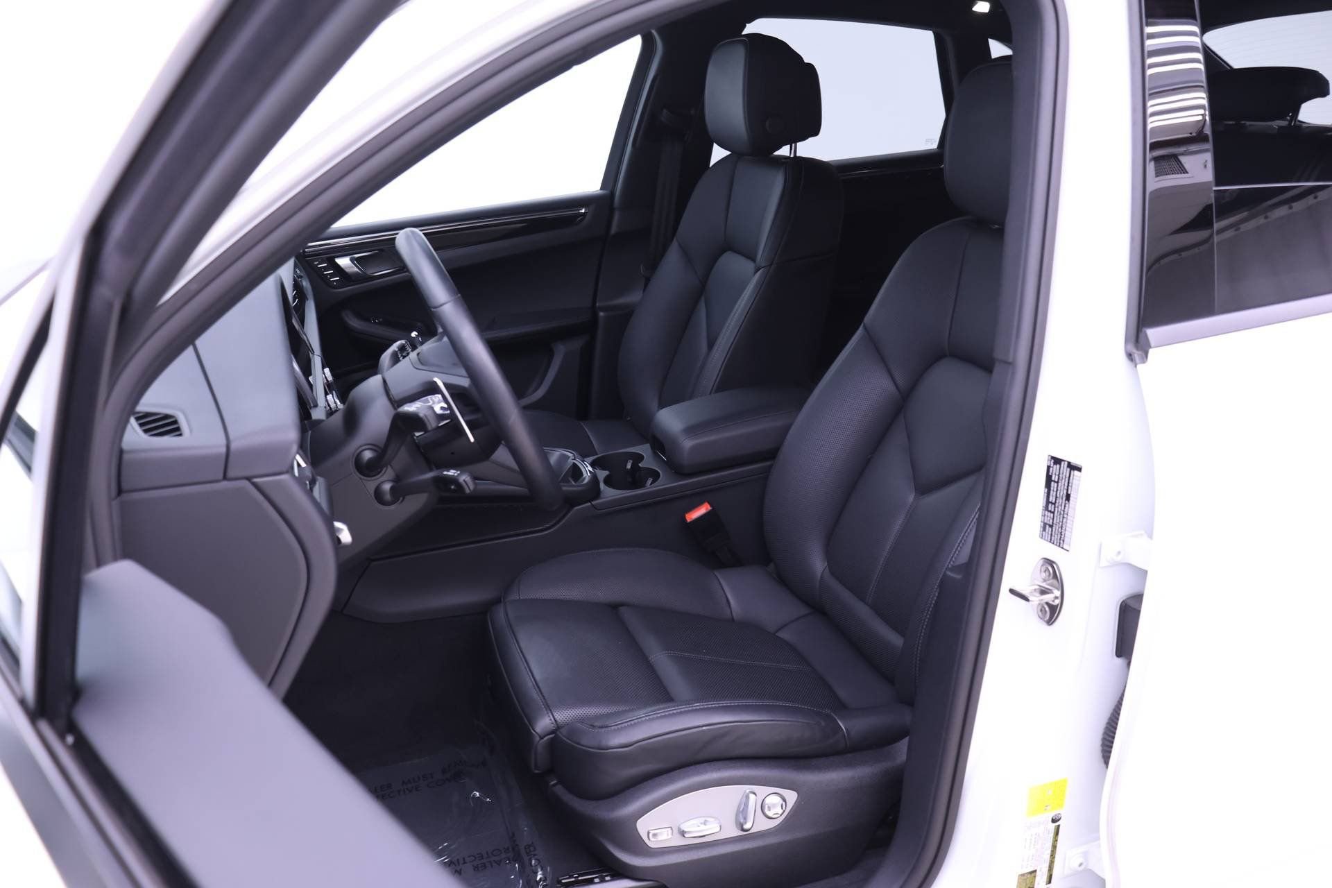 Used 2025 Porsche Macan AWD/4WD image 5